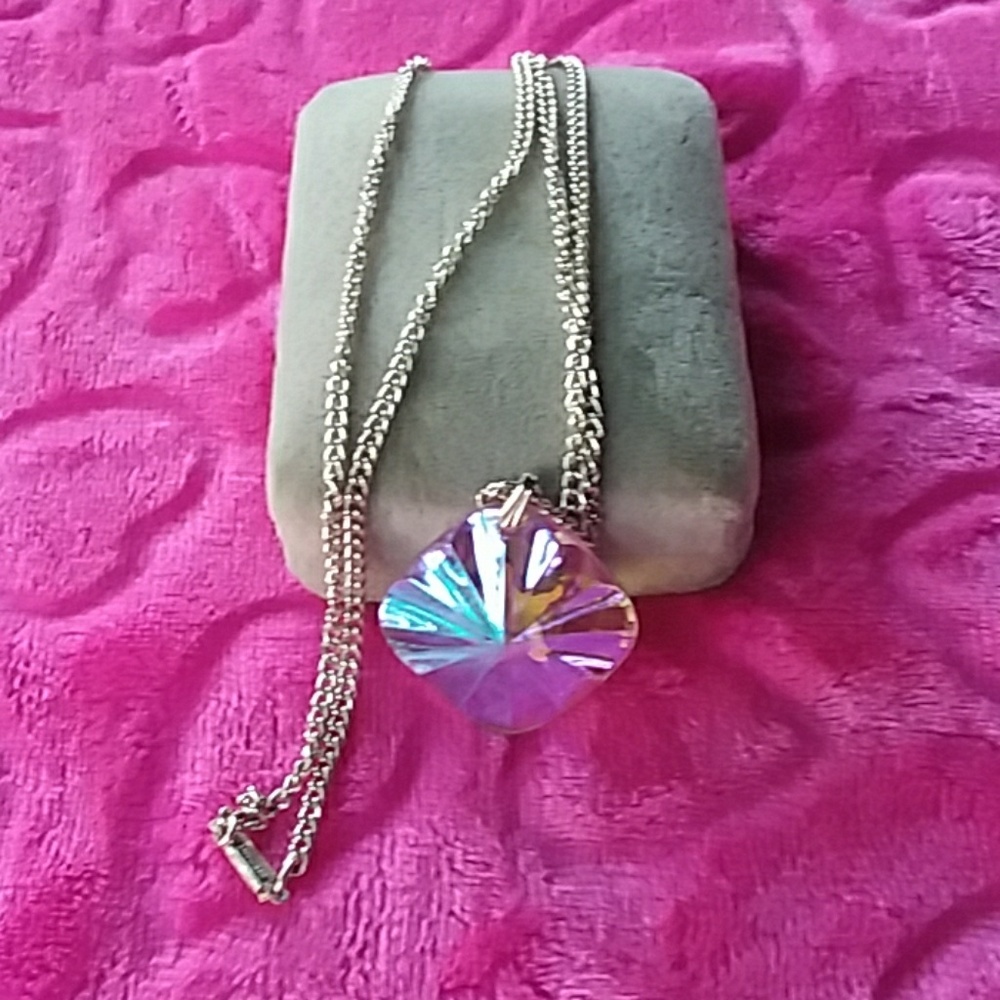 BDA SHIMMERING 24" GOLD CHAIN SHELL NECKLACE - Picture 3 of 5